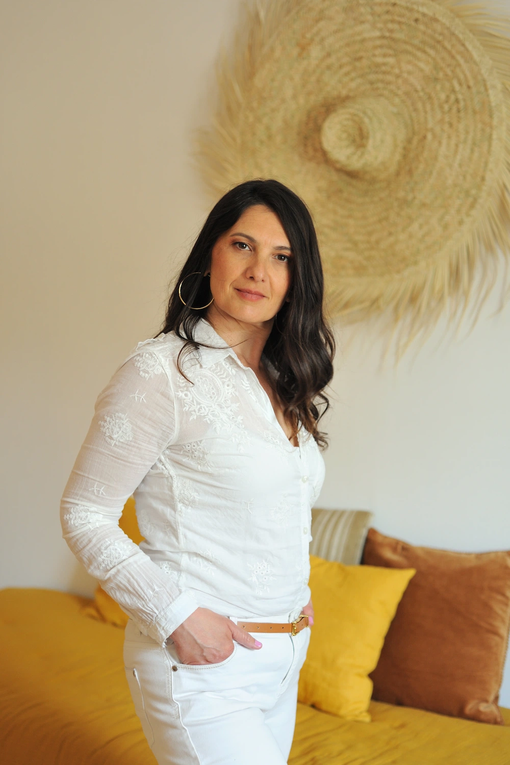 Portrait d'Anne Ricard, sage-femme, coach et accompagnante des grands passages de vie des femmes.